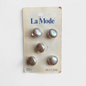 Vintage La Mode Pearlized Buttons on Card 5 Pc Set Gray Silver Round 18 Size 366